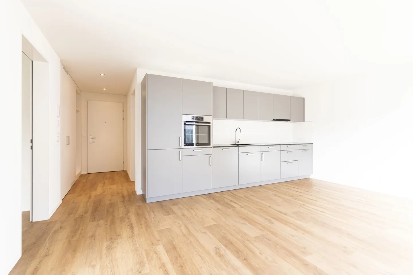 Modern 2.5-room apartment for rent - Photo 2 of 8