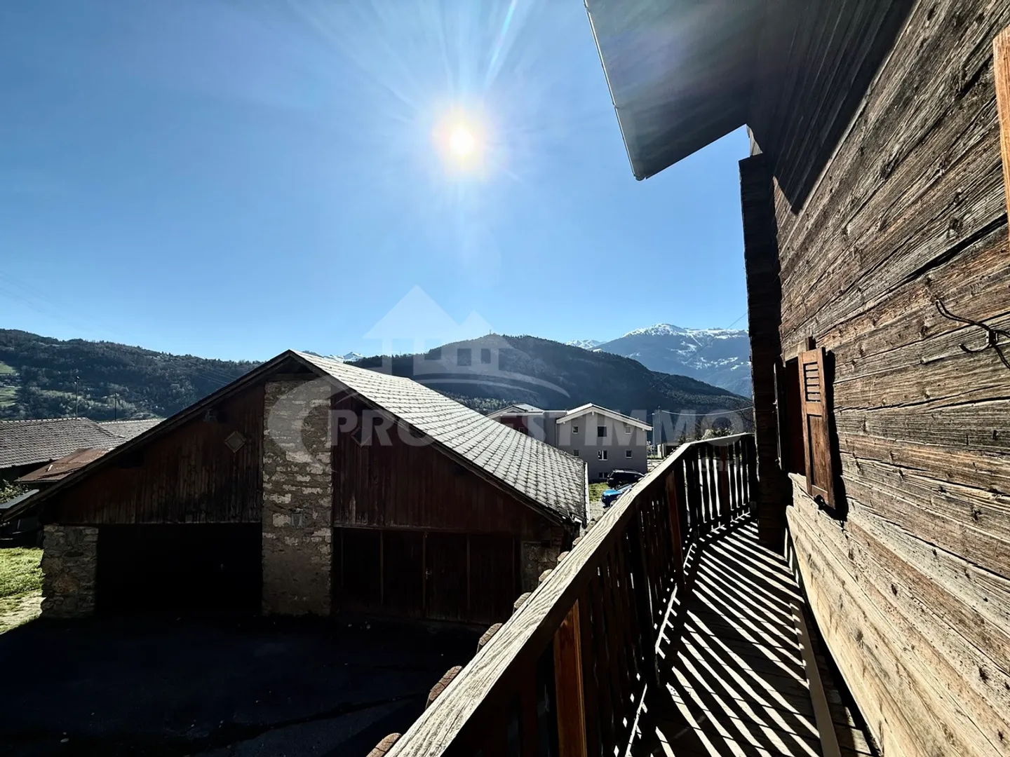 SUPERB 3-ROOM APARTMENT COMBINING AUTHENTICITY AND MODERNITY - Photo 6 of 11