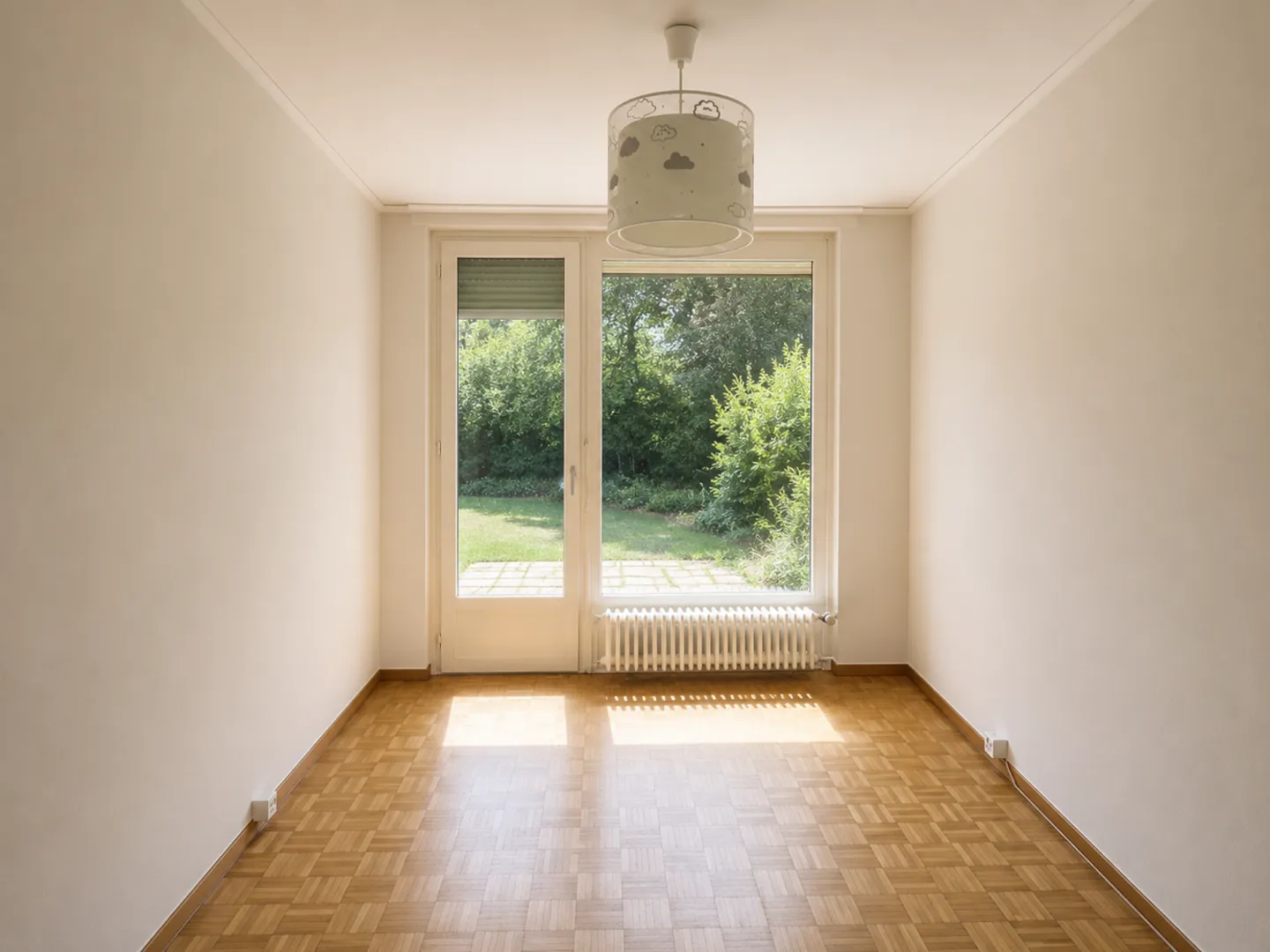 Single-family house in need of renovation - beautiful plot - Photo 2 of 3