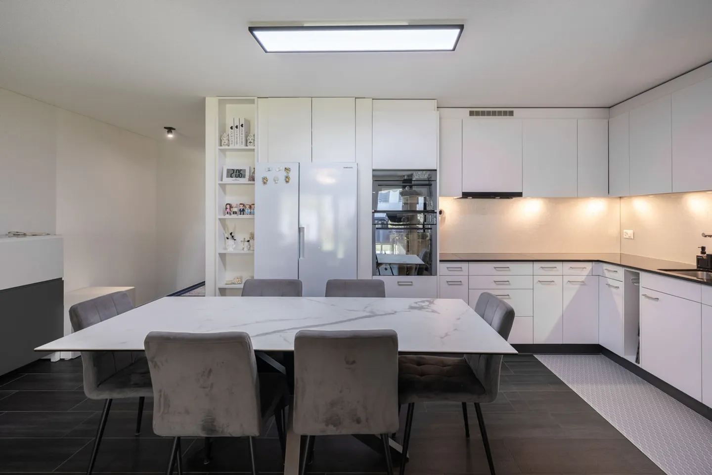 Modern living with private garden – attractive 4.5-room apartment - Photo 3 of 10