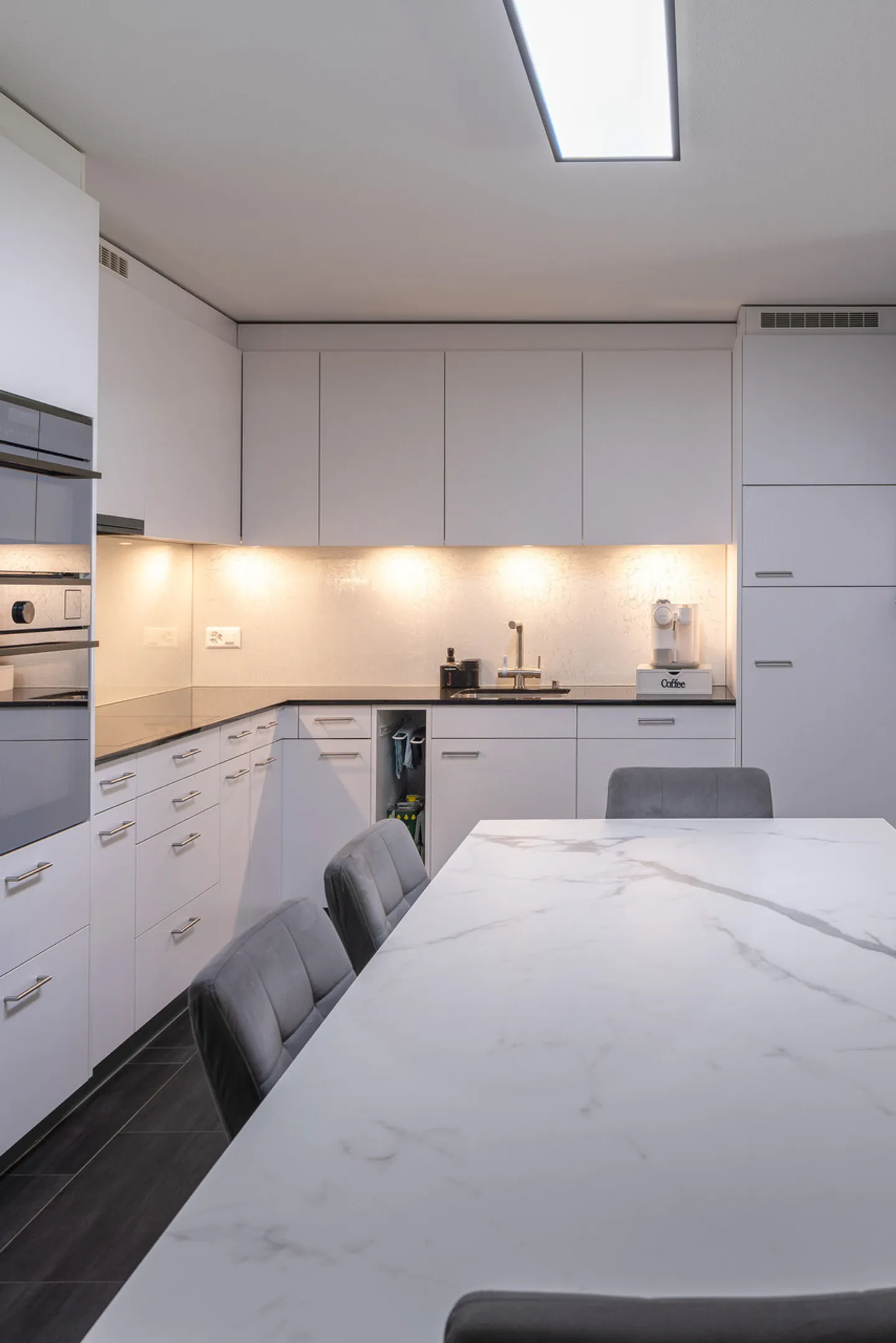 Modern living with private garden – attractive 4.5-room apartment - Photo 9 of 10