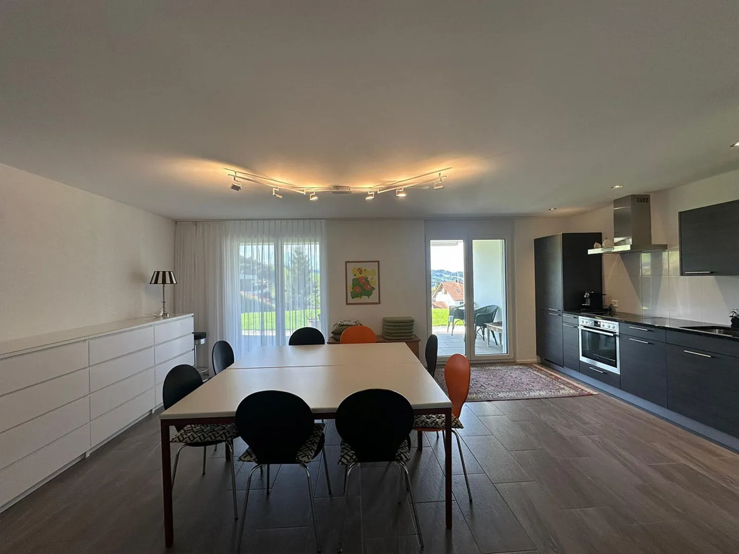 Appartement 3 pièces ensoleillé avec vue - Photo 3 sur 8