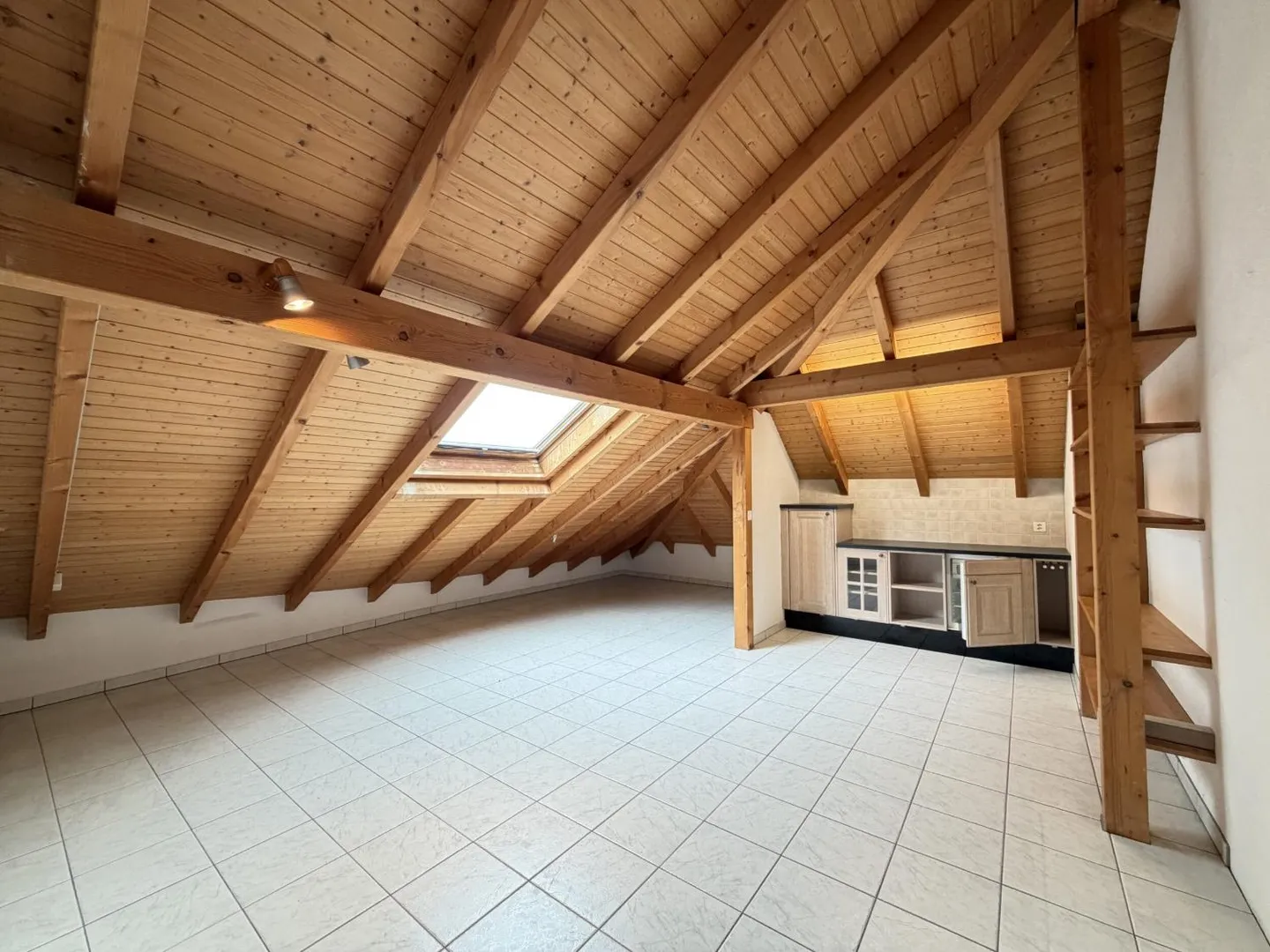 Espace de Bureau Lumineux - Photo 1 sur 7