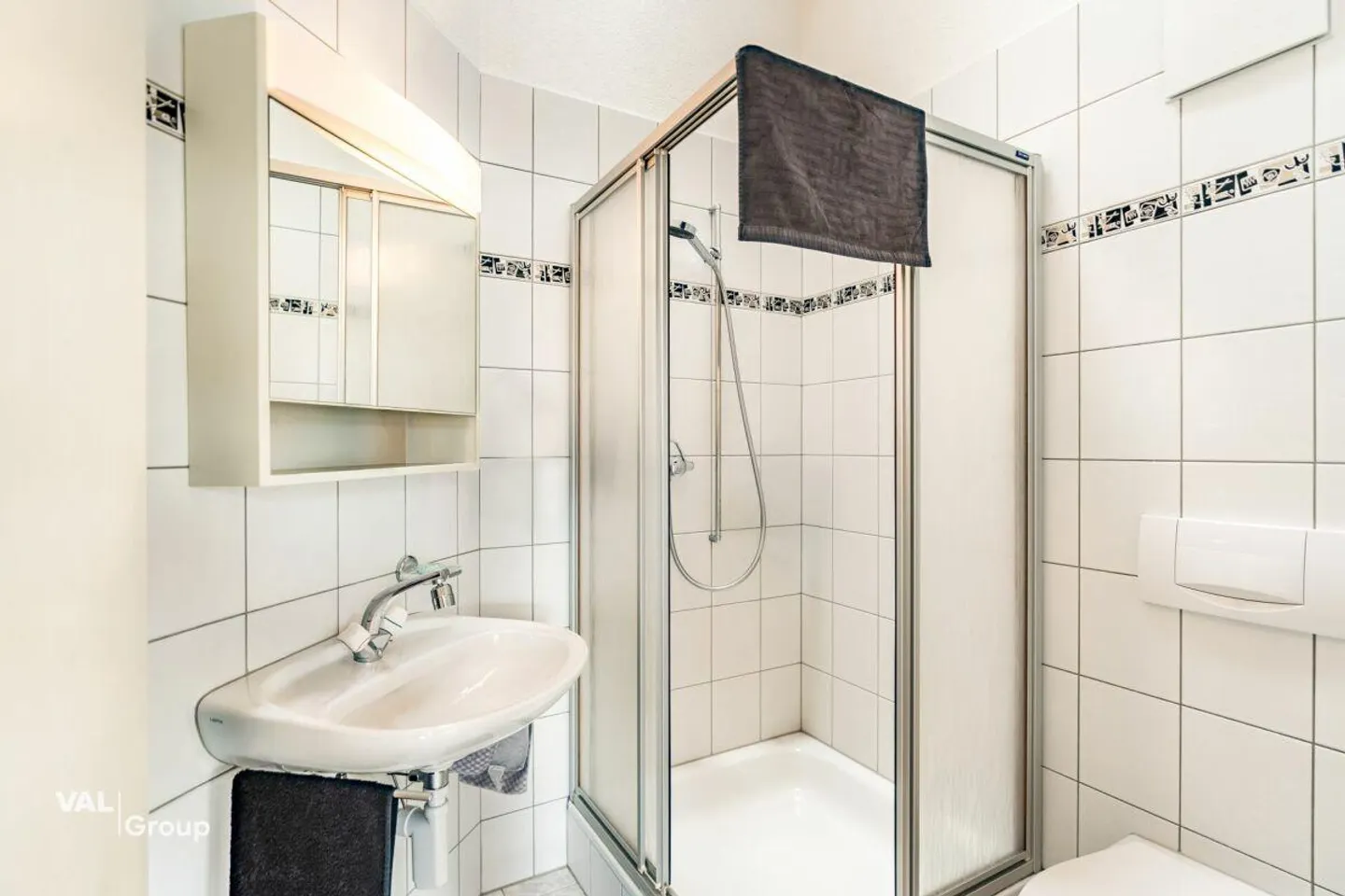 Charmante Dachwohnung mit Bergsicht - Foto 9 von 16