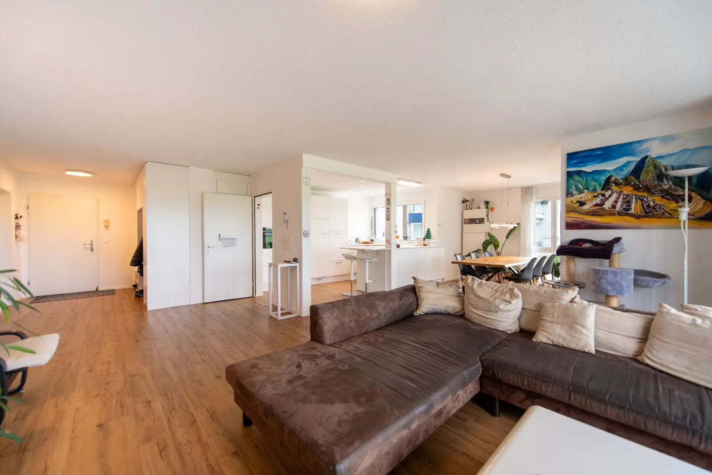 Grosszügig, hell und modern - 5.5-Zimmer-Wohnung mit herrlicher Weitsicht - Photo 8 sur 28