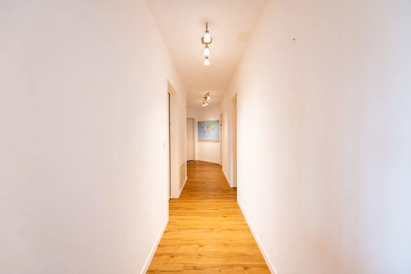 Grosszügig, hell und modern - 5.5-Zimmer-Wohnung mit herrlicher Weitsicht - Photo 11 sur 28