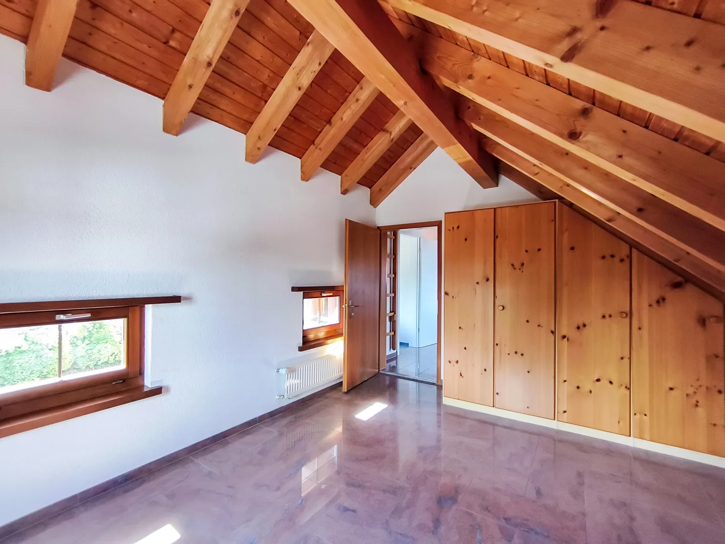 Partially renovated 2.5 room apartment in the attic - Photo 6 of 8