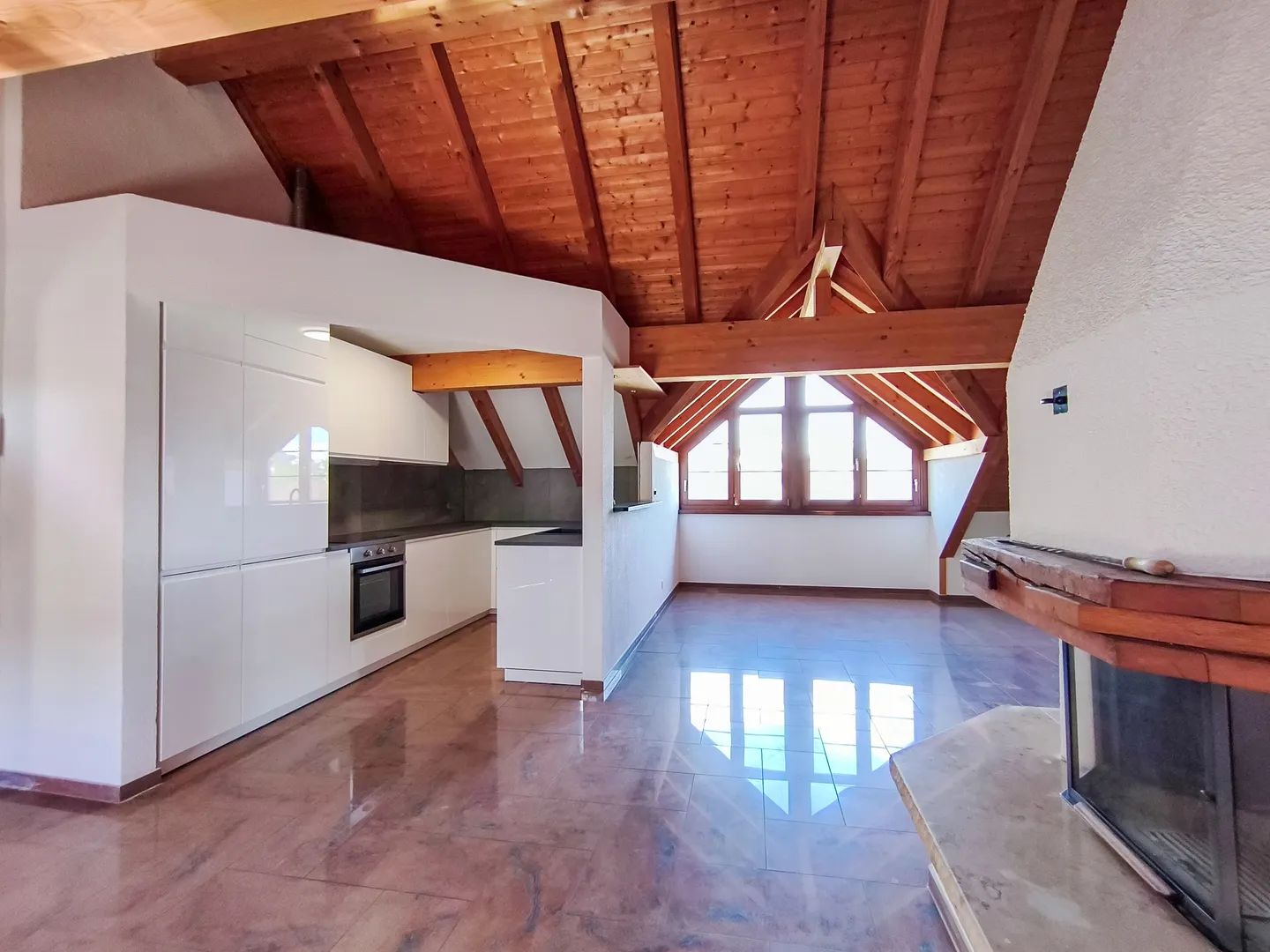 Partially renovated 2.5 room apartment in the attic - Photo 1 of 8