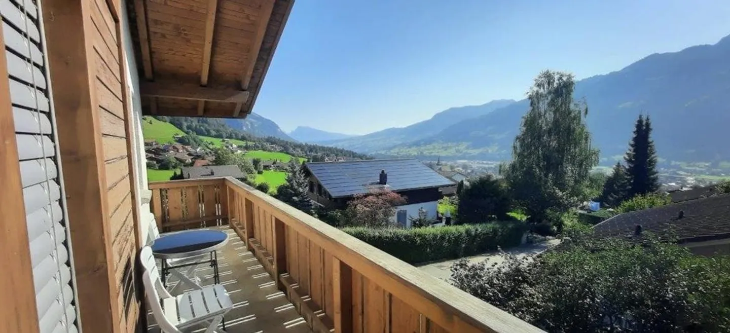 Bellissimo appartamento di 4,5 stanze con vista - Foto 1 di 8