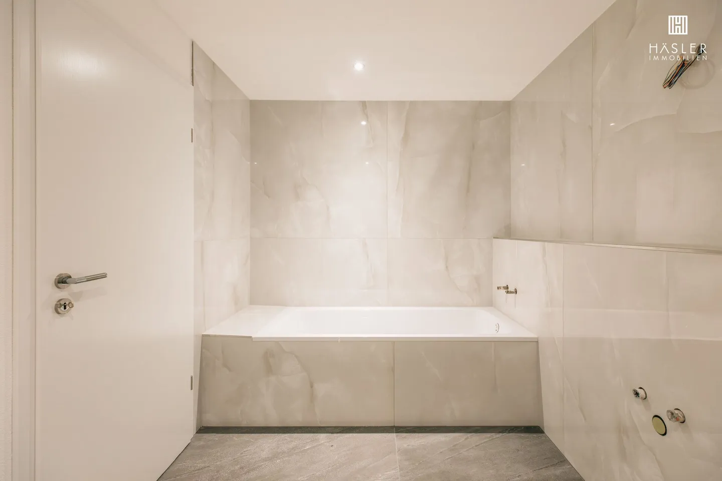 4½-Room New Apartment with High-Quality Finish and Panoramic View - Photo 8 of 11