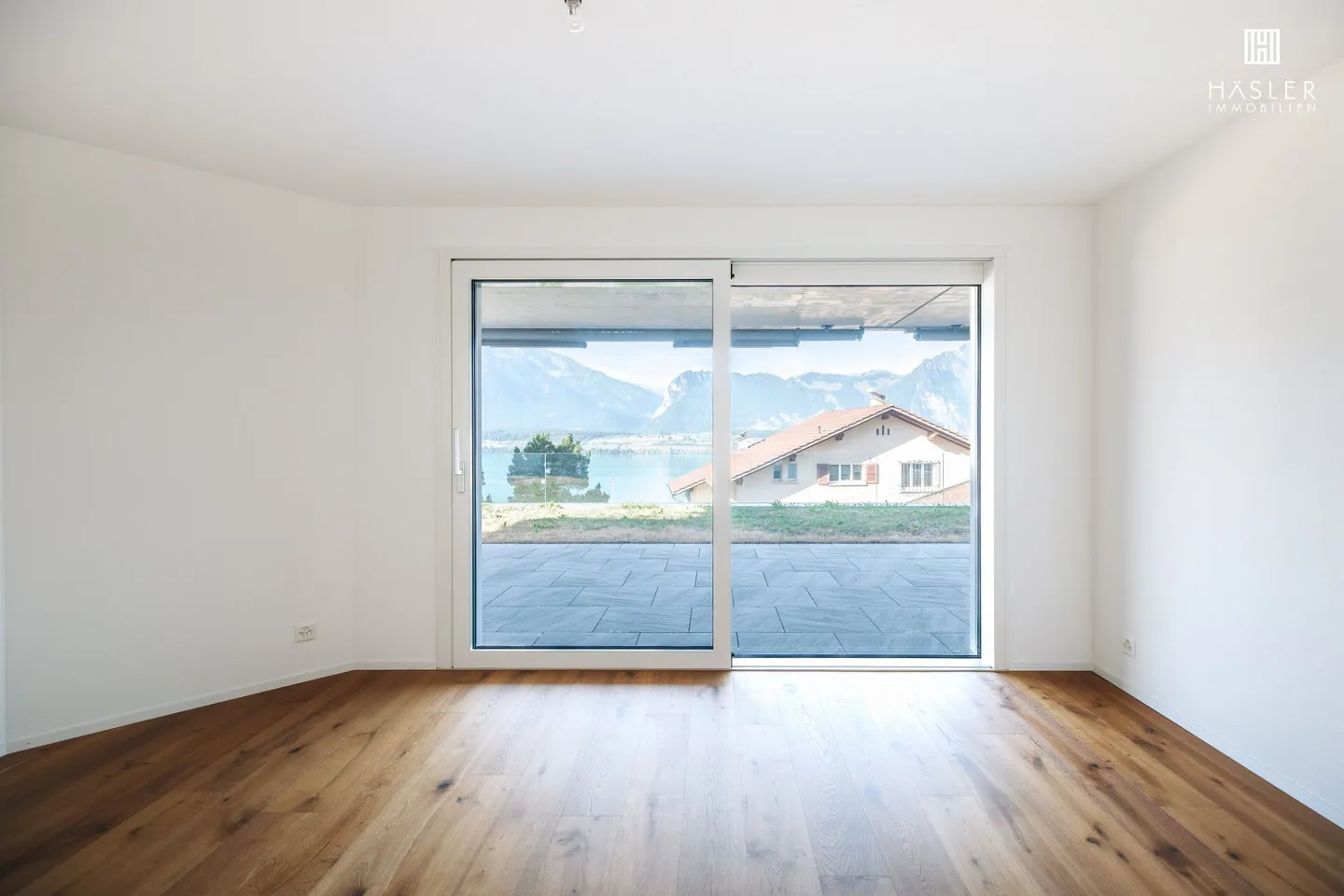 4½-Room New Apartment with High-Quality Finish and Panoramic View - Photo 10 of 11