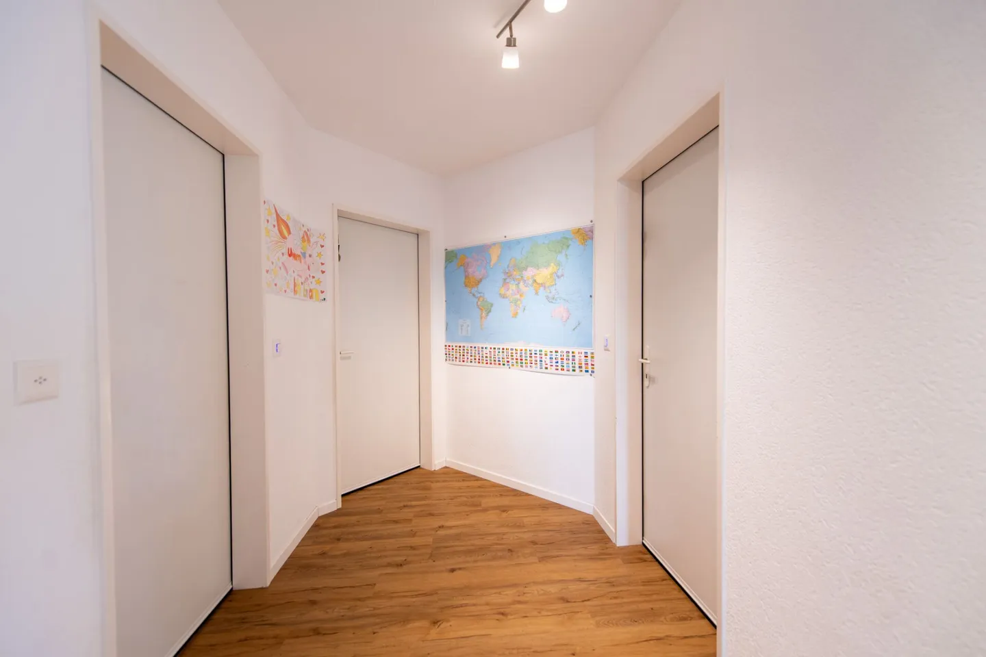 Grosszügig, hell und modern - 5.5-Zimmer-Wohnung mit herrlicher Weitsicht - Photo 18 sur 28