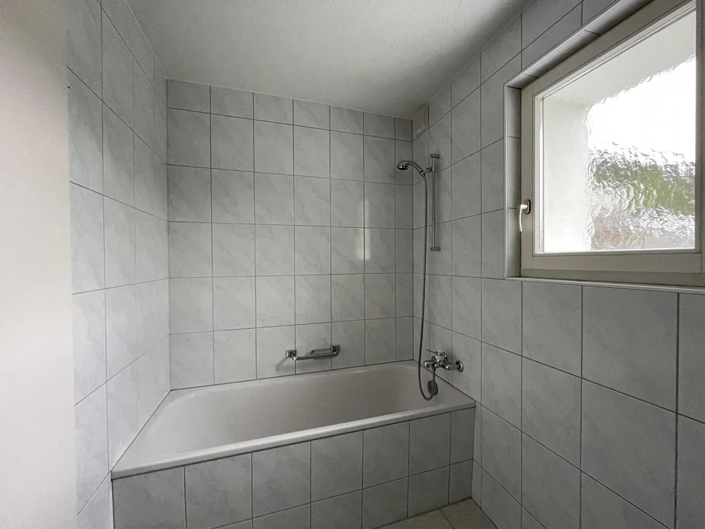 Appartamento 3 1/2 locali 4° piano vicino alla pista di ghiaccio - Foto 5 di 11