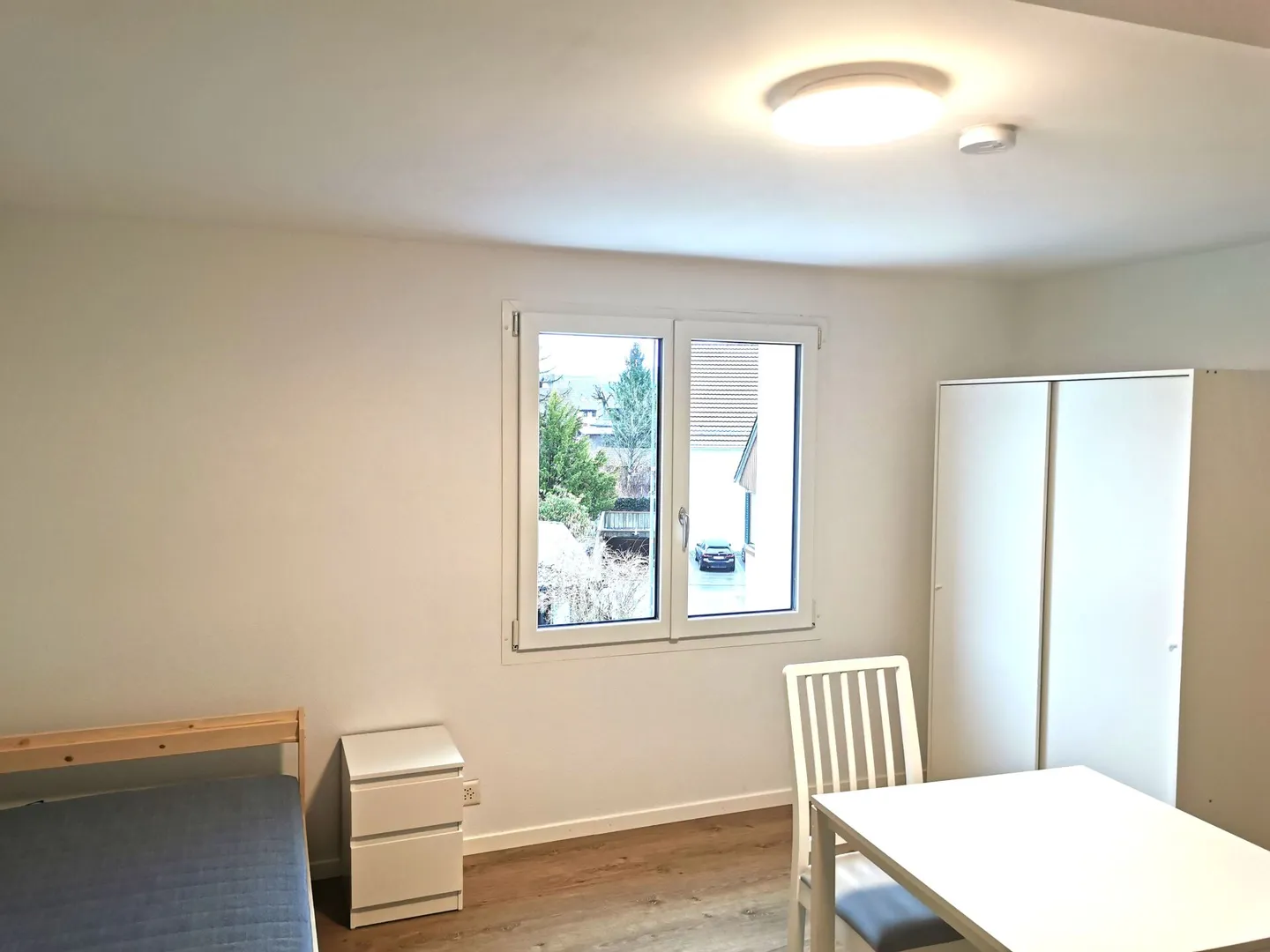 Camera arredata a buon mercato con spazi condivisi - Foto 1 di 4