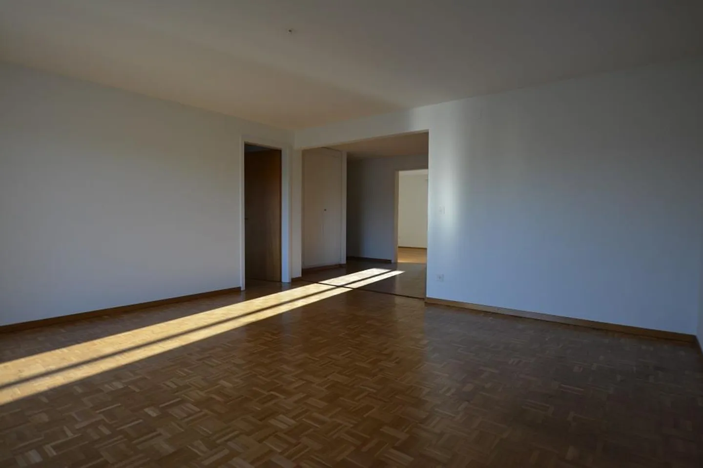 Bell'appartamento di 4,5 stanze con vista sul verde! - Foto 3 di 9