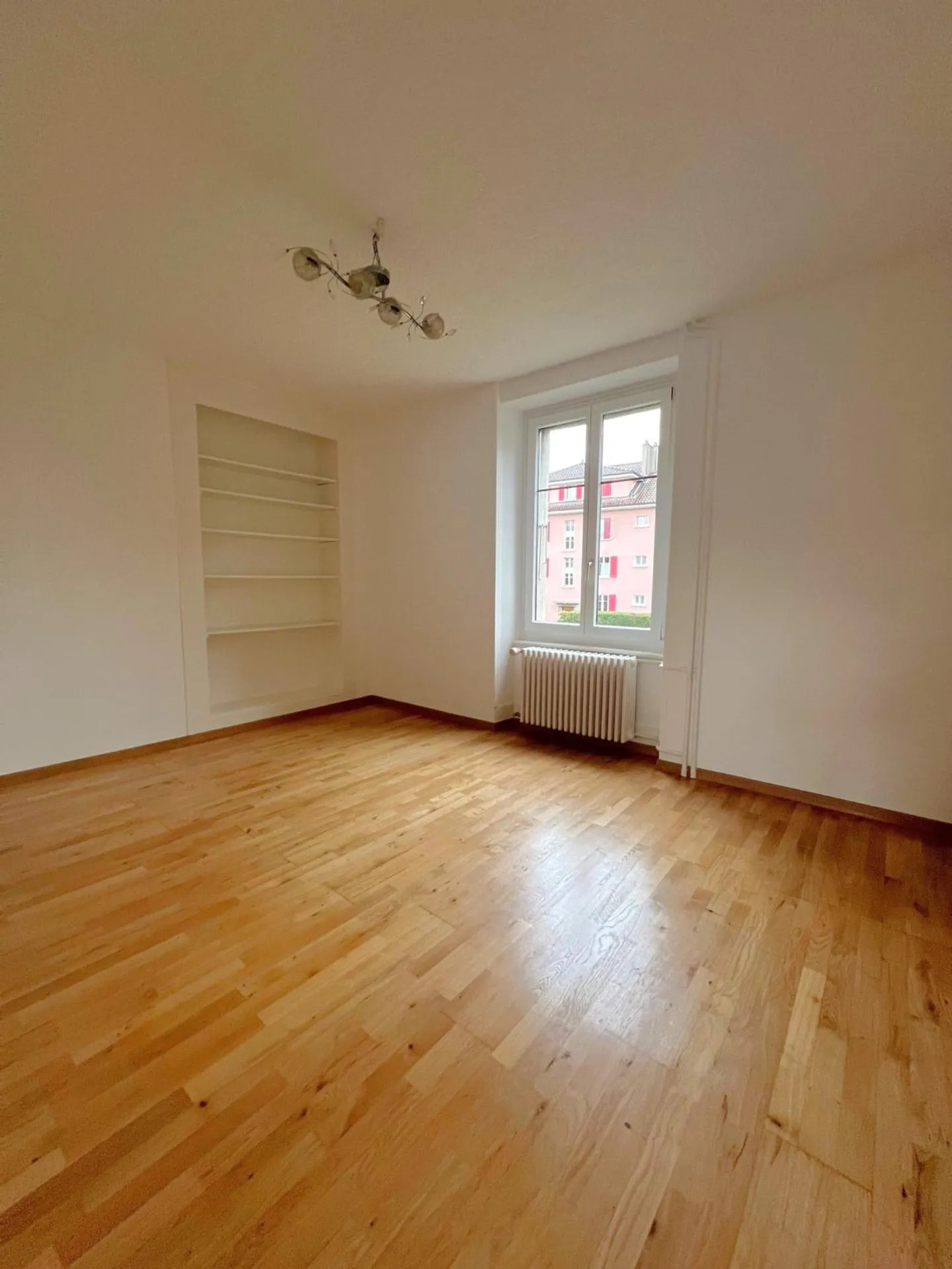Charming 3.5 Room Apartment - Photo 2 of 6