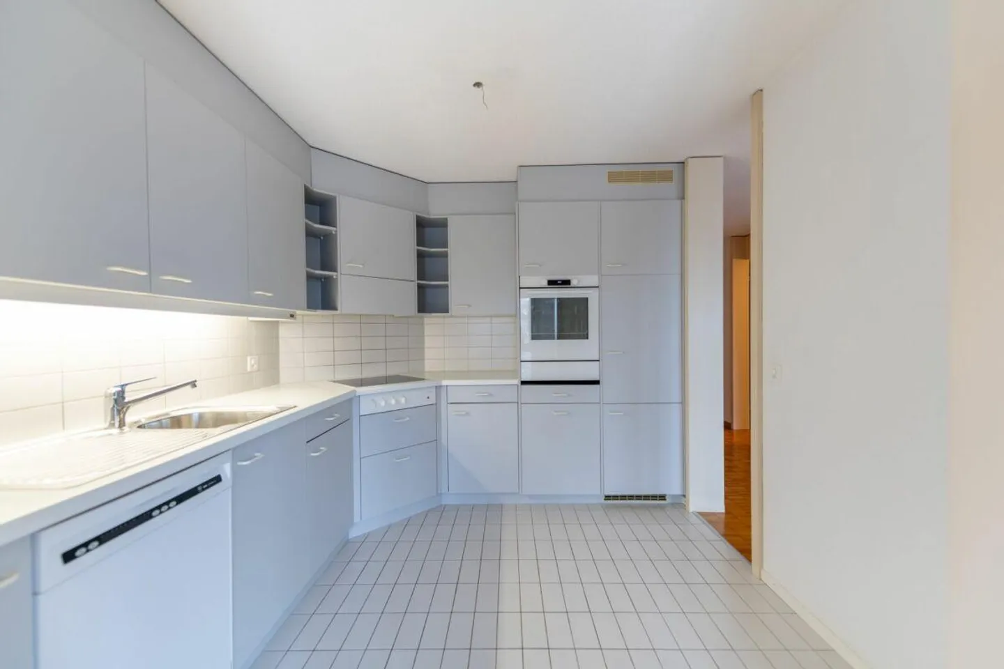 Spacious 4.5-room apartment with cozy veranda - Photo 3 of 17