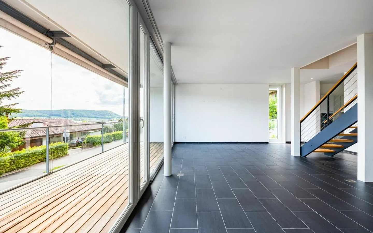 Vivere moderno a Beringen: appartamento di 4,5 stanze con molta luce e fascino - Foto 4 di 10