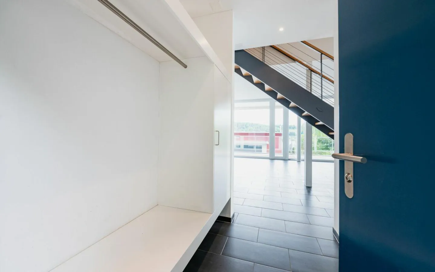 Vivere moderno a Beringen: appartamento di 4,5 stanze con molta luce e fascino - Foto 2 di 10