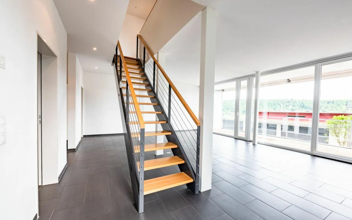 Vivere moderno a Beringen: appartamento di 4,5 stanze con molta luce e fascino - Foto 5 di 10