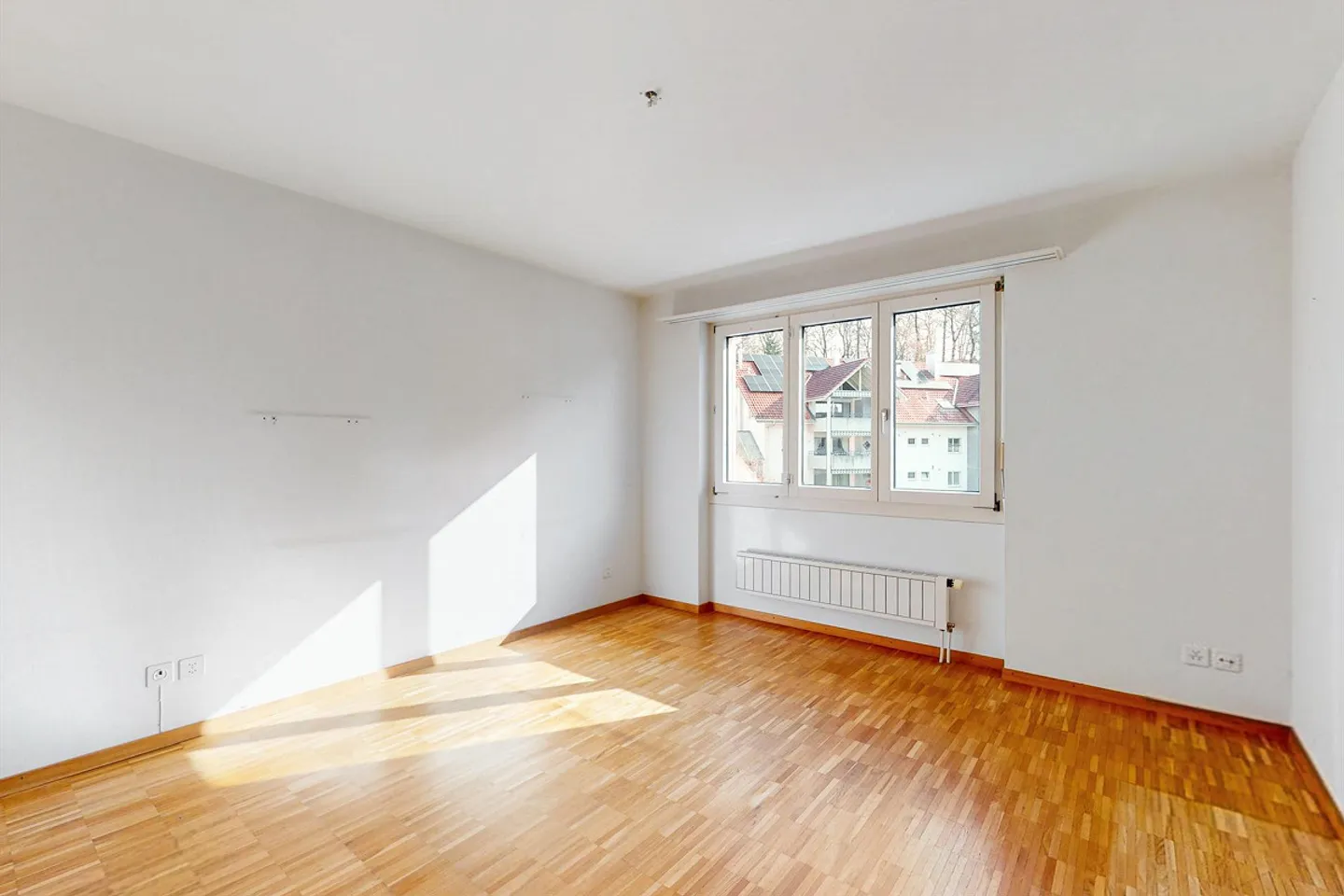 Charming home with private garden seating area! - Photo 2 of 10