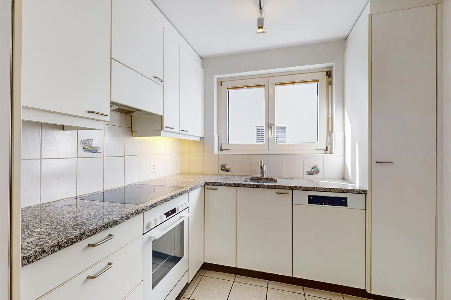 Charming home with private garden seating area! - Photo 7 of 10