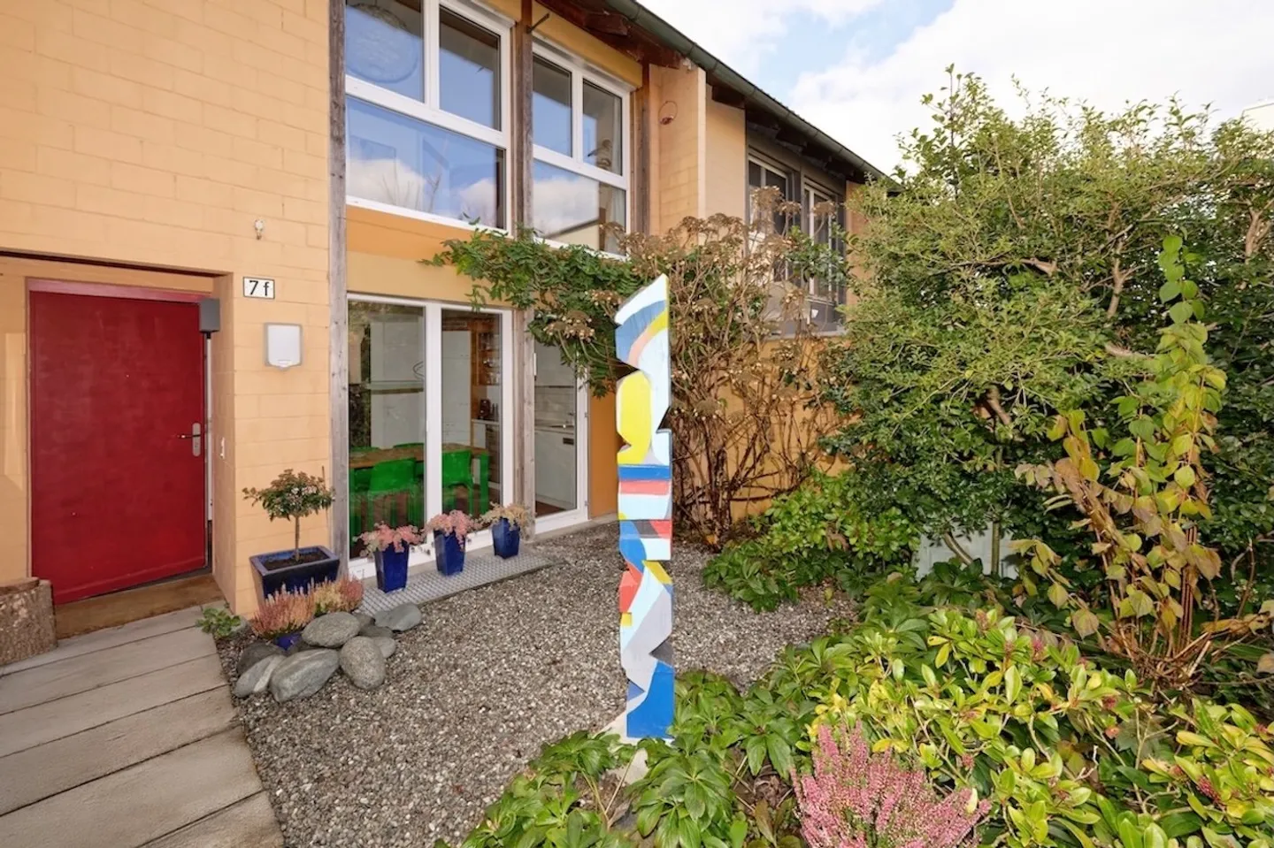 Charmantes Familienhaus mit Garten - Foto 1 von 6