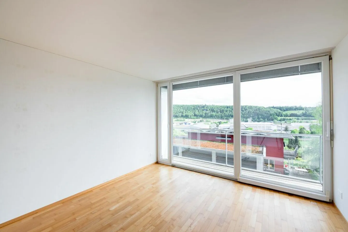Vivere moderno a Beringen: appartamento di 4,5 stanze con molta luce e fascino - Foto 8 di 10