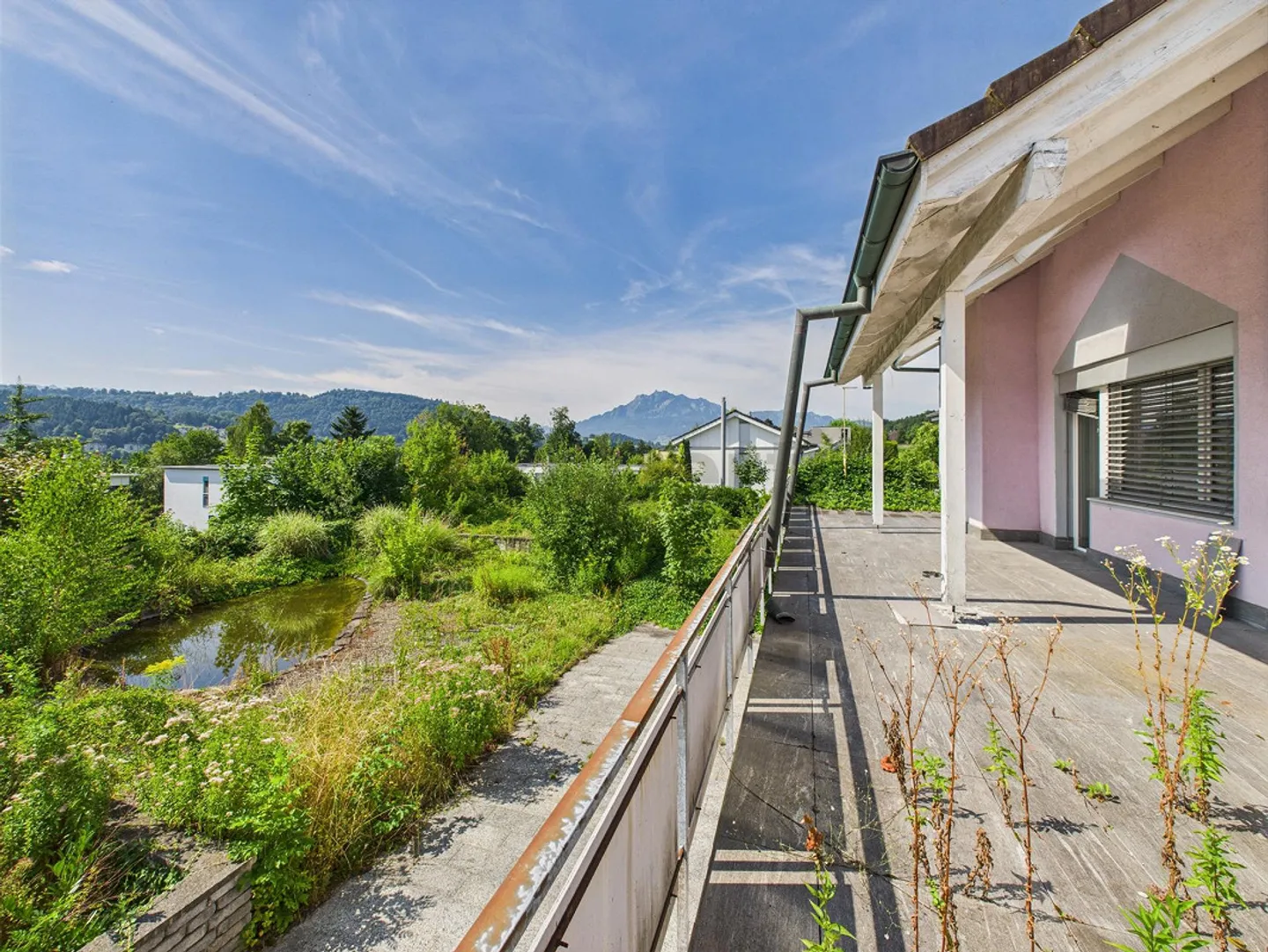 Villa spaziosa con potenziale di ampliamento con vista sul Pilatus - Foto 7 di 10