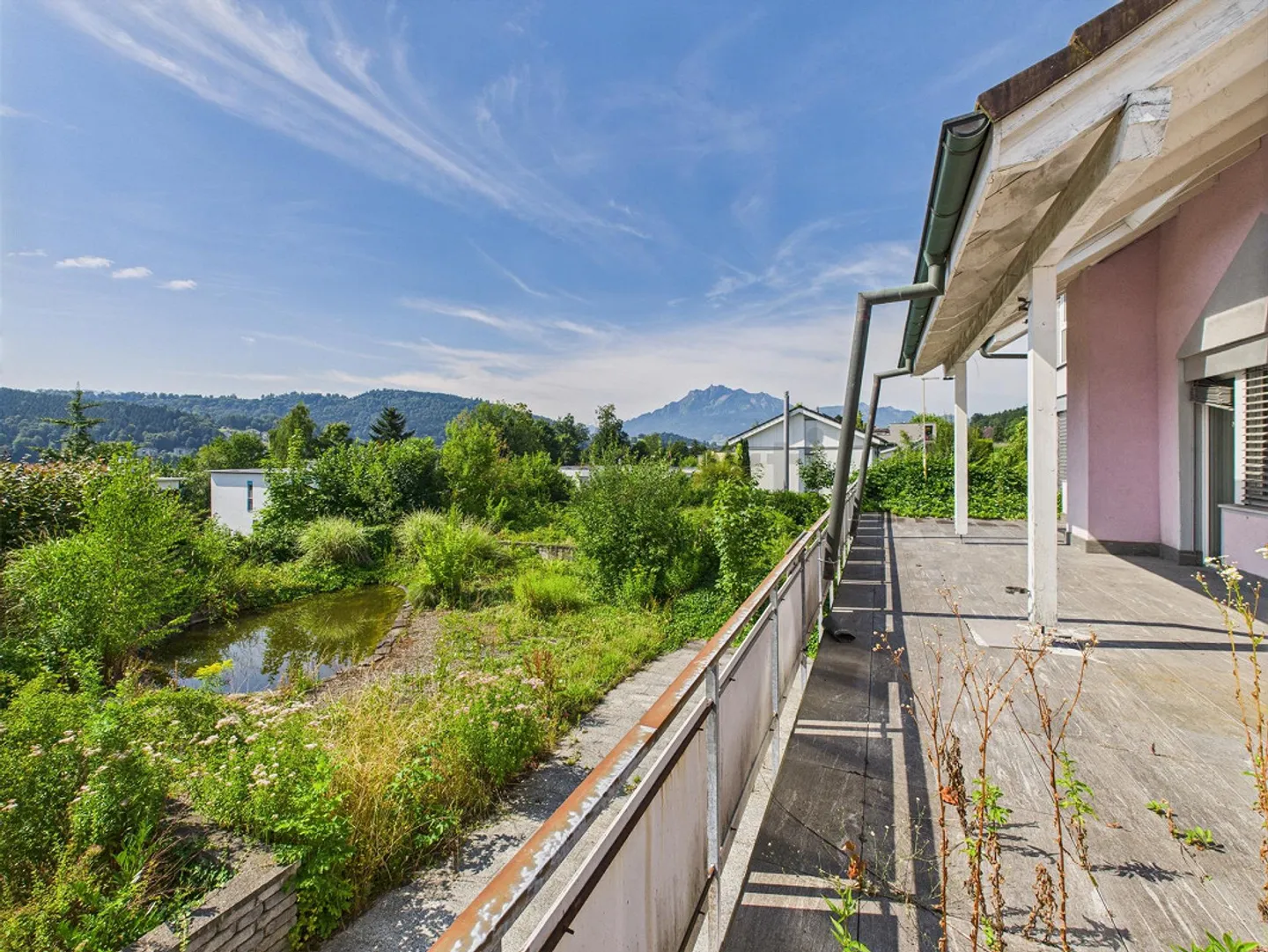 Villa spaziosa con potenziale di ampliamento con vista sul Pilatus - Foto 9 di 10