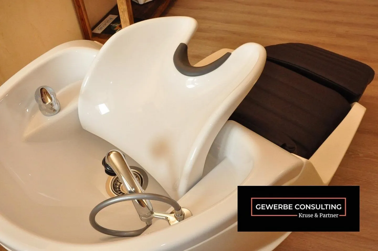 Dans un centre commercial : Salon de coiffure à vendre. GCB1106 - Photo 1 sur 1