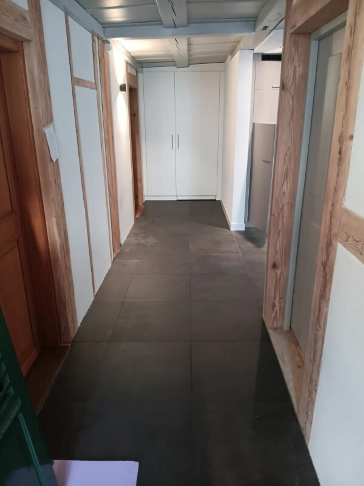 New, modern shared offices or practice rooms in a historic building in the center of Schwarzenburg. - Photo 2 of 7