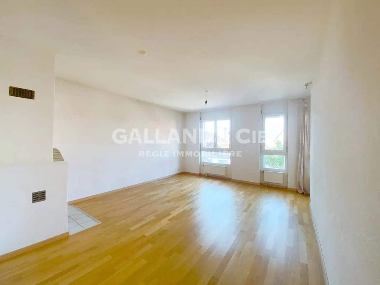 2-room apartment with fireplace and balcony - Photo 4 of 7