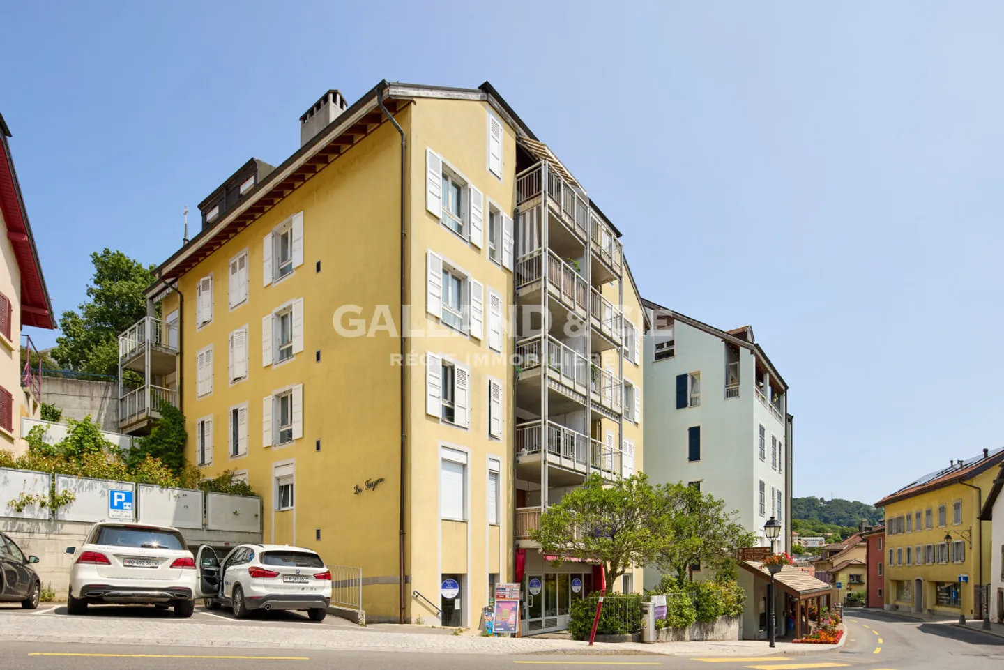 2-room apartment with fireplace and balcony - Photo 1 of 7