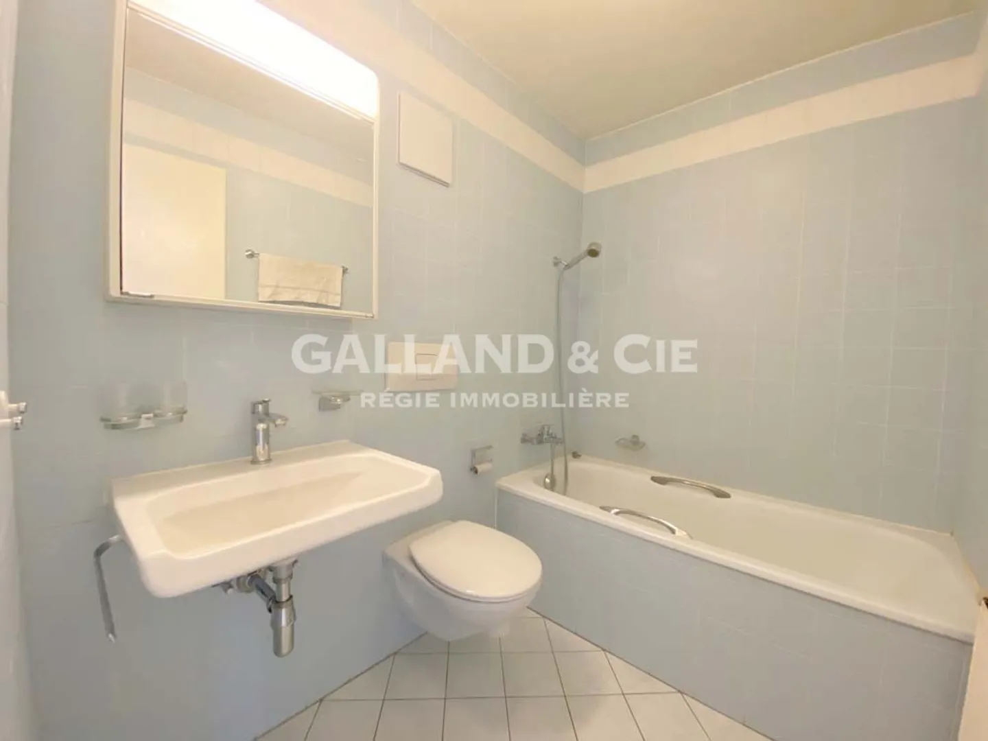 2-room apartment with fireplace and balcony - Photo 6 of 7