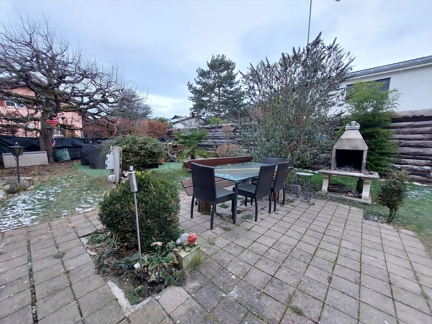 Grande casa con vista sul lago e possibilità di sviluppo - Foto 2 di 13