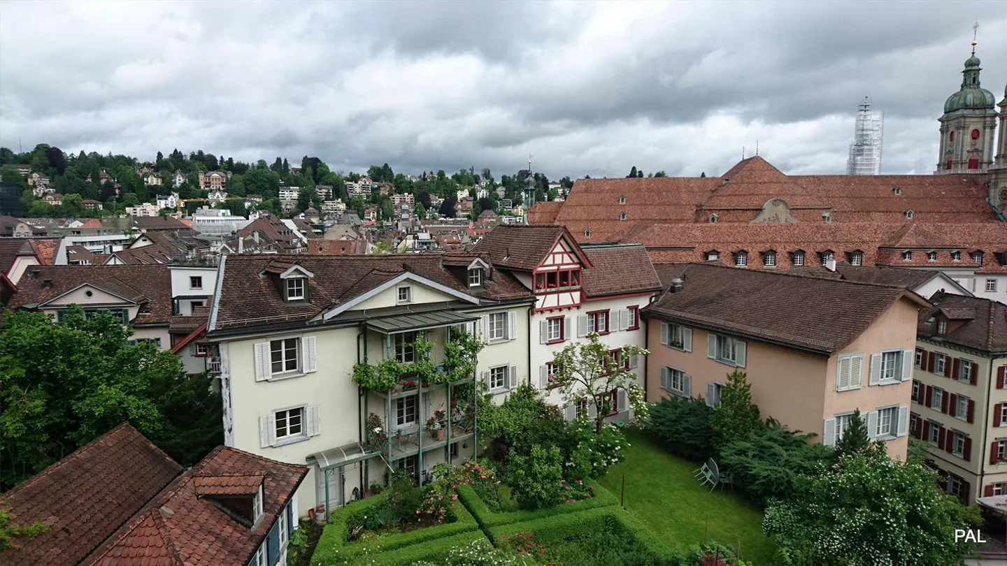 Impressive 3.5 Room Apartment over Cloister Garden, Roof Terrace, Patio - Photo 2 of 7
