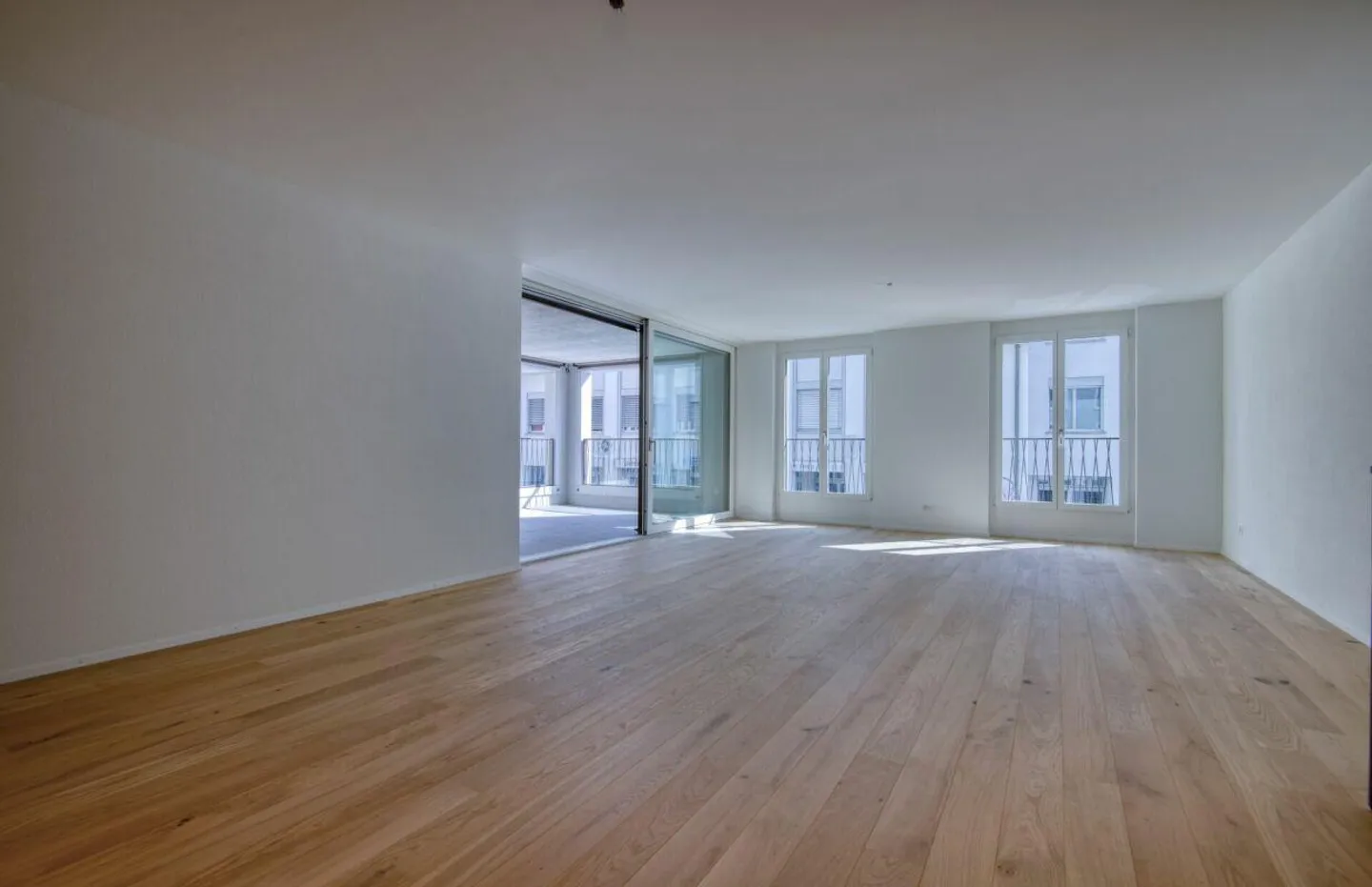 Modern 3.5-room apartment with loggia in a central location - Photo 4 of 10