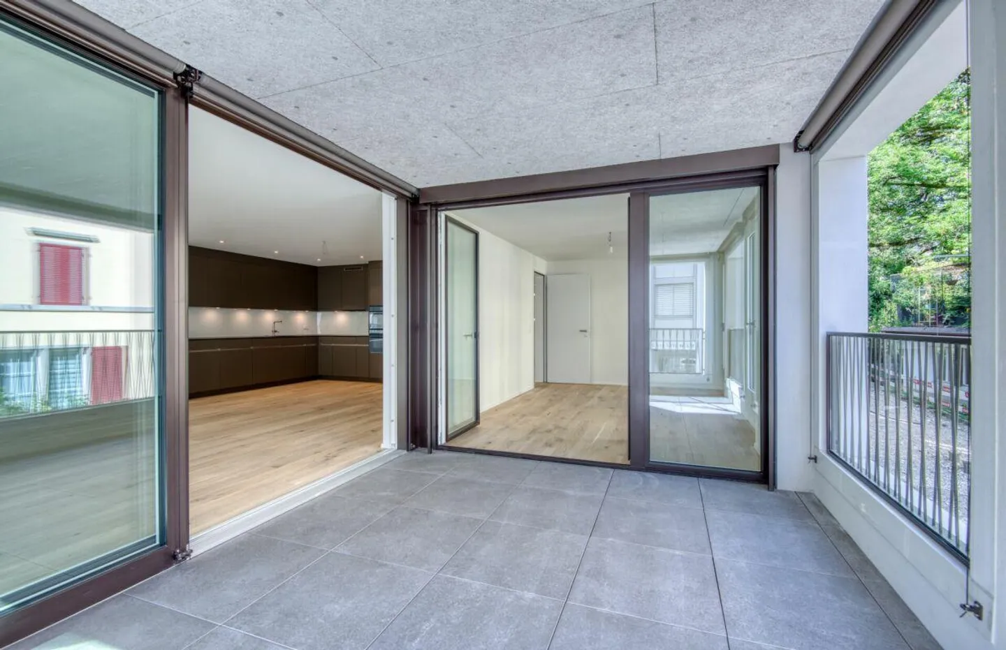 Modern 3.5-room apartment with loggia in a central location - Photo 1 of 10