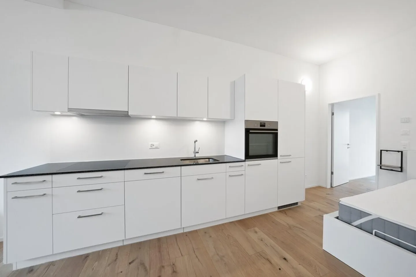 Studio moderno arredato al piano terra a Neukirch - Foto 2 di 6