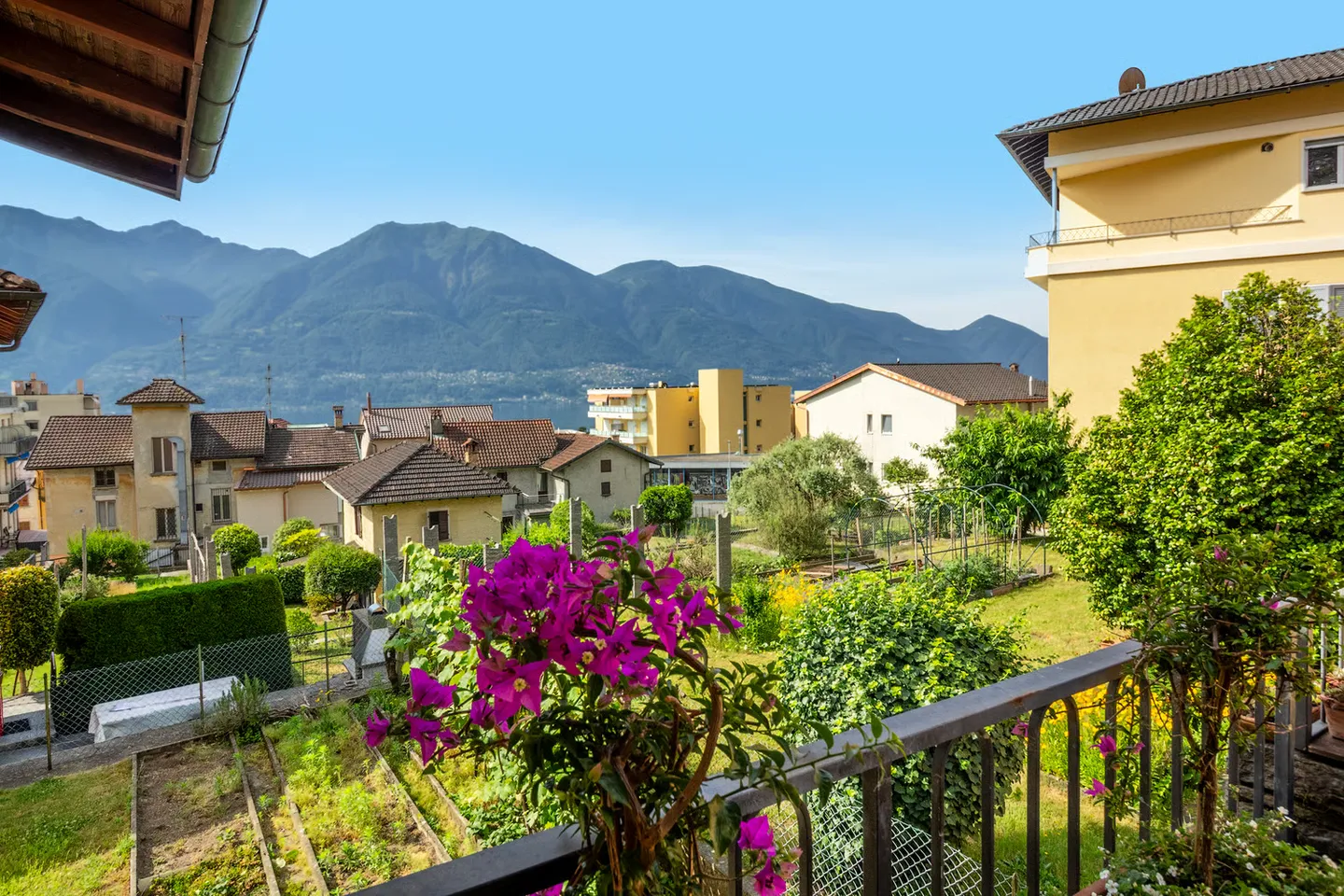 Casa unifamiliare con giardino e vista sul Lago Maggiore - Foto 4 di 12