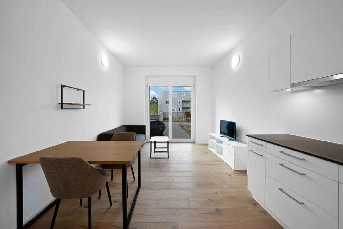 Studio moderno arredato al piano terra a Neukirch - Foto 3 di 6