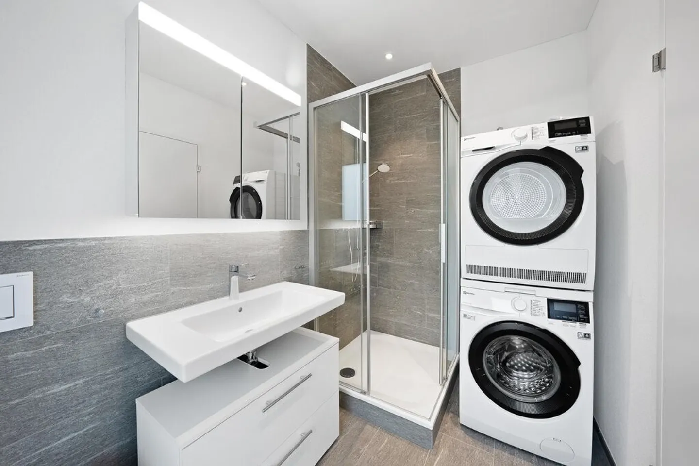 Studio moderno arredato al piano terra a Neukirch - Foto 4 di 6