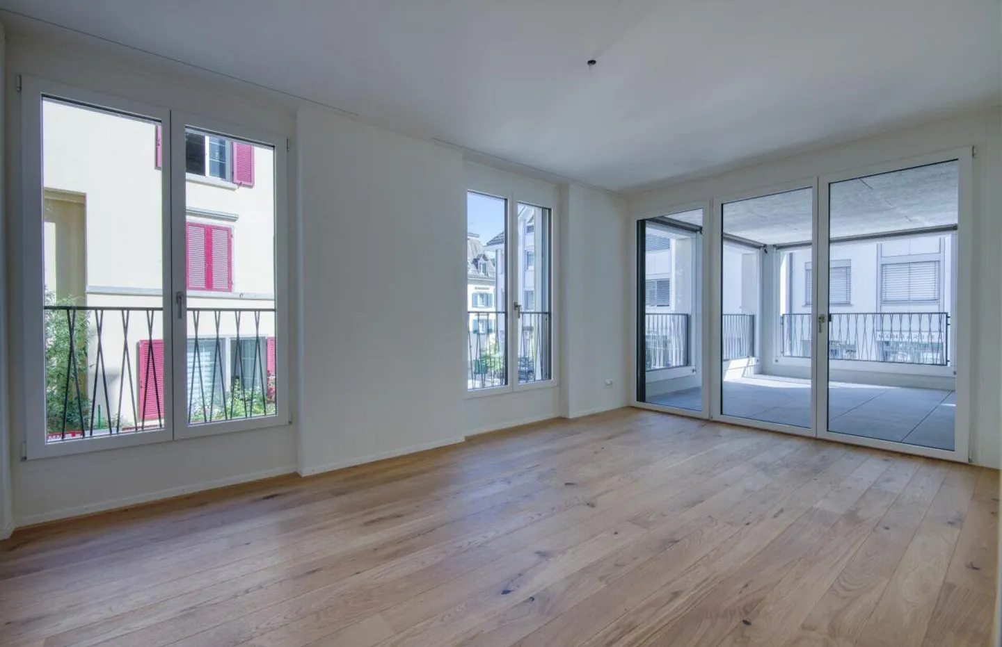 Modern 3.5-room apartment with loggia in a central location - Photo 7 of 10
