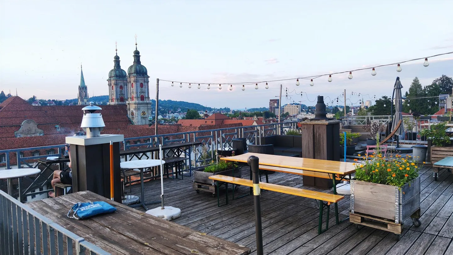 Impressive 3.5 Room Apartment over Cloister Garden, Roof Terrace, Patio - Photo 7 of 7