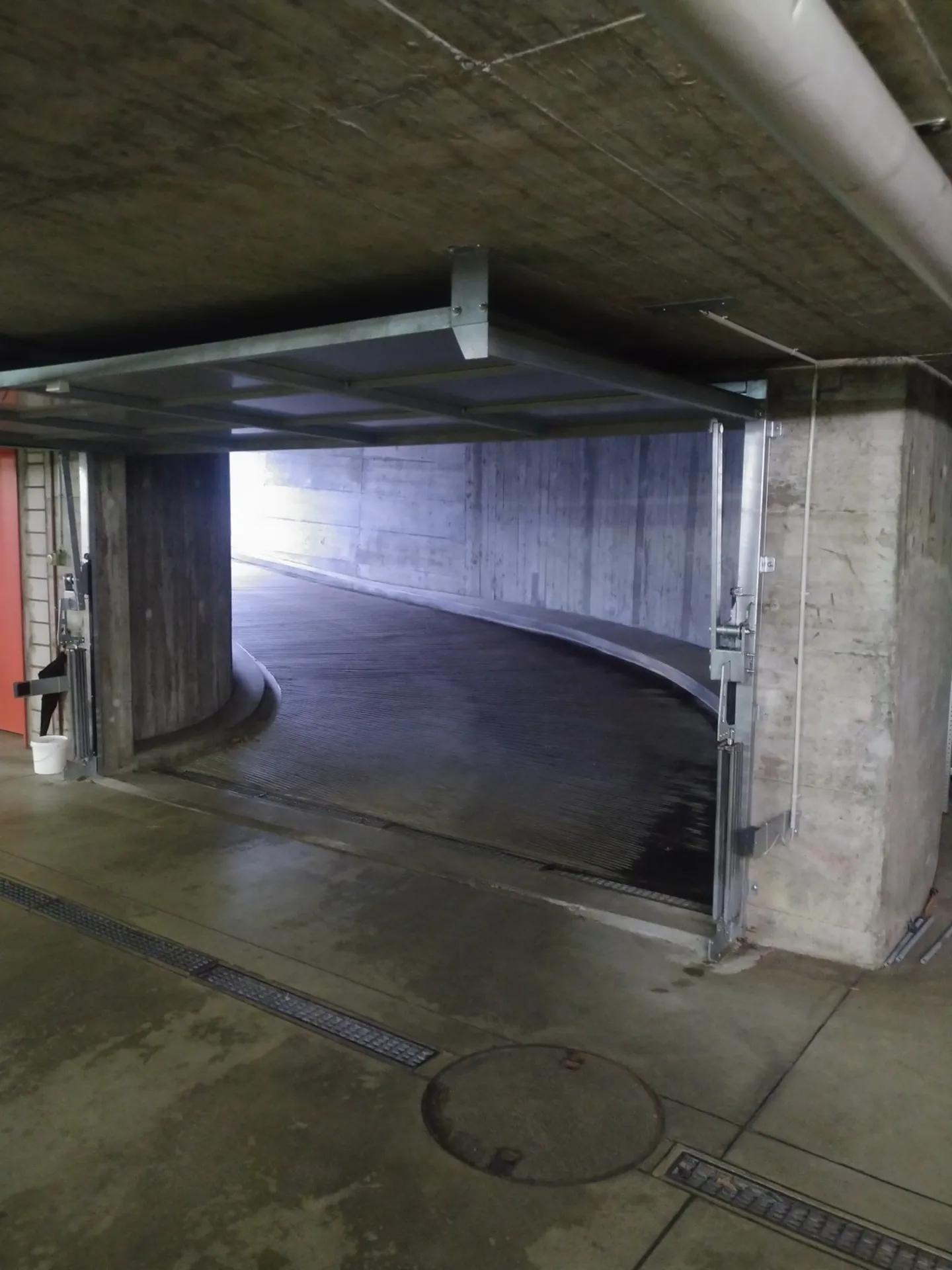 Underground parking space for rent - Photo 1 of 3