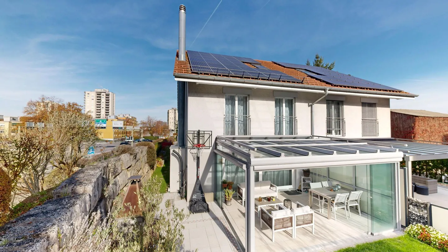 Casa bifamiliare moderna ed energeticamente efficiente a Regensdorf - Foto 1 di 20