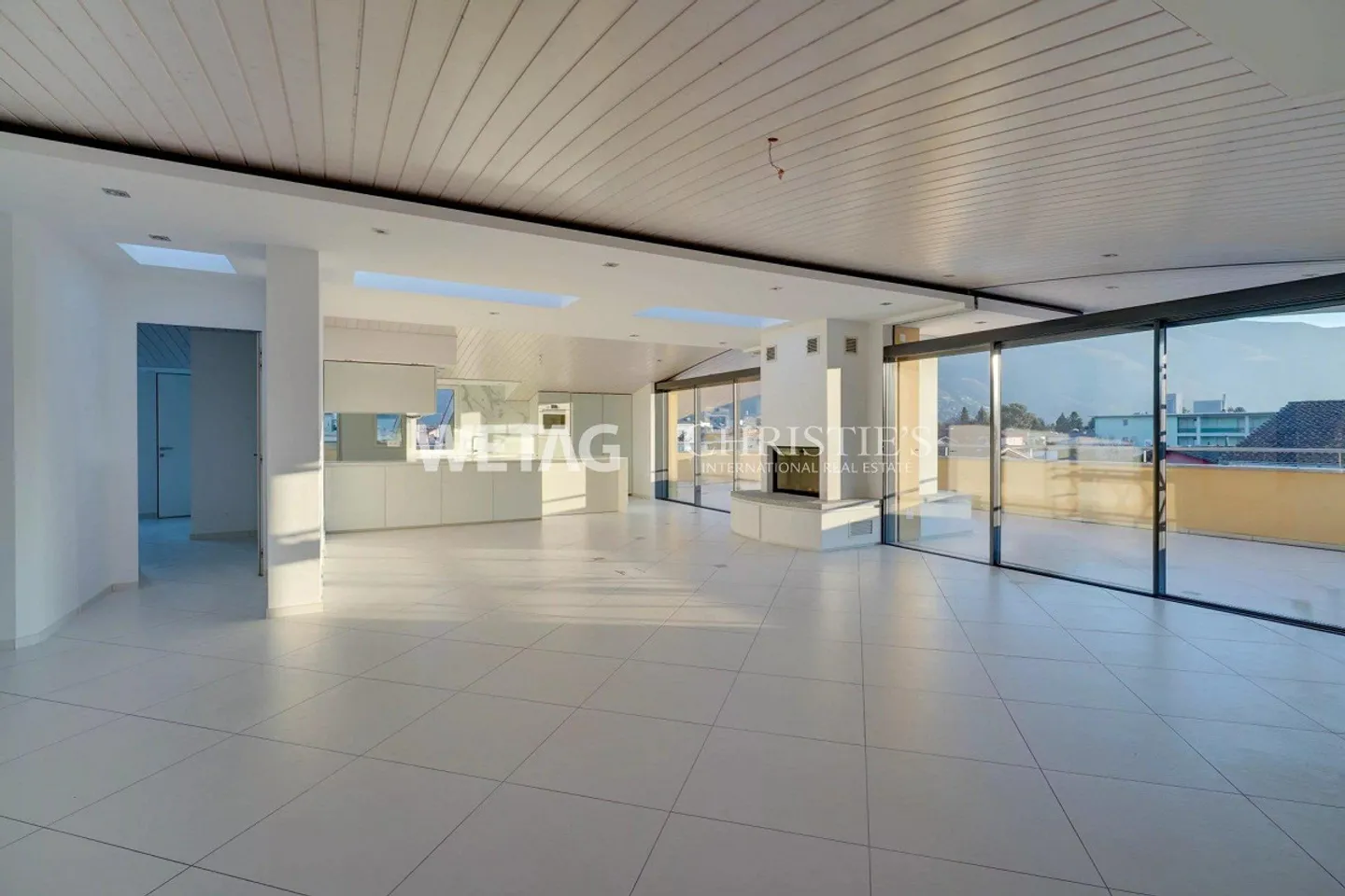 Ascona : Penthouse de luxe élégant avec de grandes terrasses dans un emplacement central à vendre - Photo 2 sur 13