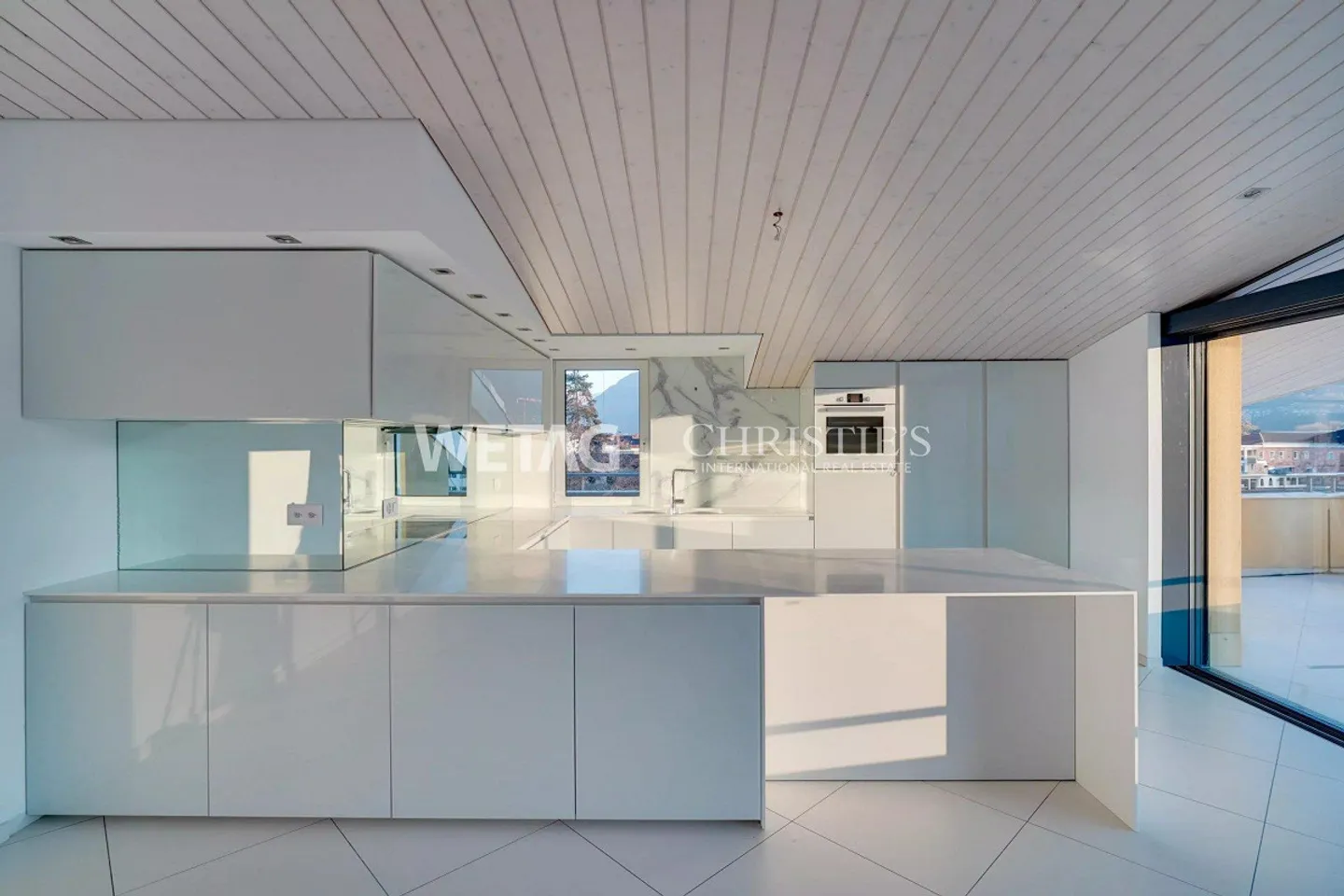 Ascona : Penthouse de luxe élégant avec de grandes terrasses dans un emplacement central à vendre - Photo 3 sur 13