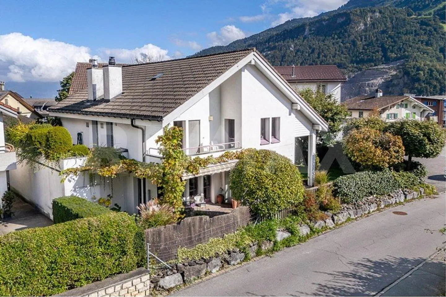 Casa unifamiliare di 6½ stanze con molto spazio - Foto 2 di 13